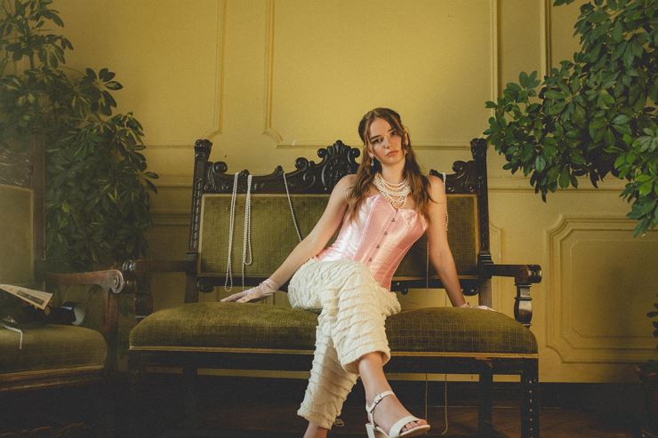 JULIA MELADIN „Perlen um den Hals“ - Tour